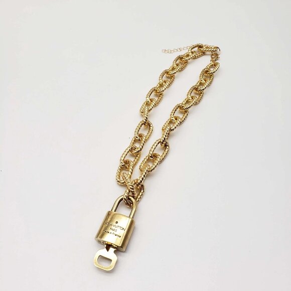 Authentic Louis Vuitton Lock & Key w/ Unbranded Gold Plated Gold Chain Necklace - Picture 8 of 10